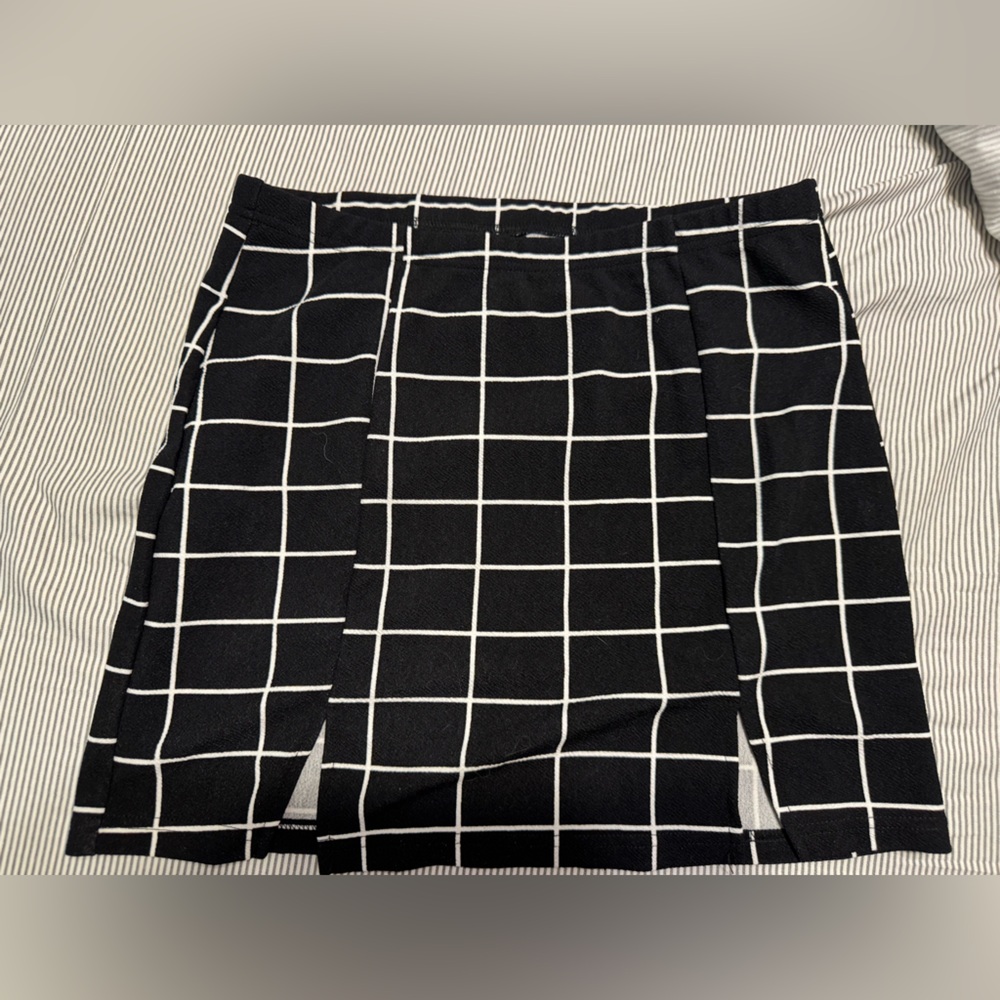 SHEIN Essnce Black and White Grid Pattern Skirt